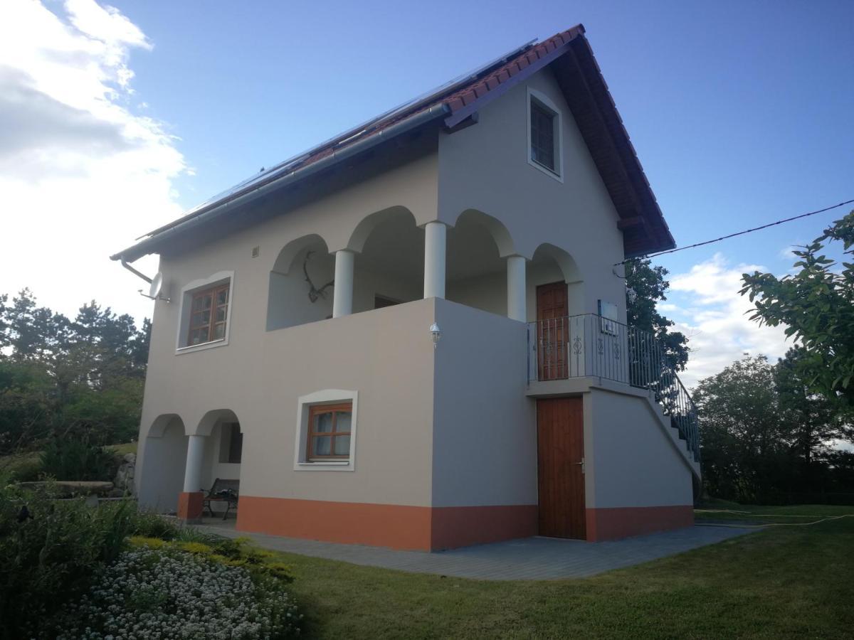 Bottyahat Guesthouse Rezi Екстер'єр фото