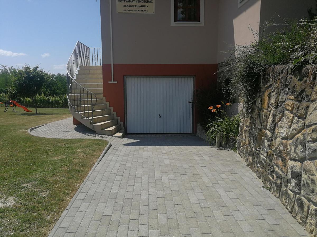 Bottyahat Guesthouse Rezi Екстер'єр фото